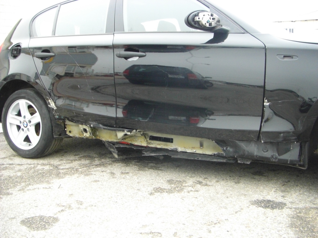 VISTA GOLPE EN TALONERA DERECHA BMW 118 D 2.0 122CV