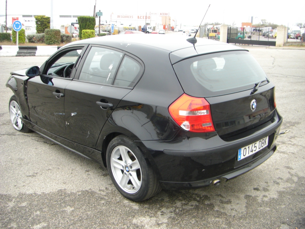 VISTA TRASERA IZQUIERDA BMW 118 D 2.0 122CV
