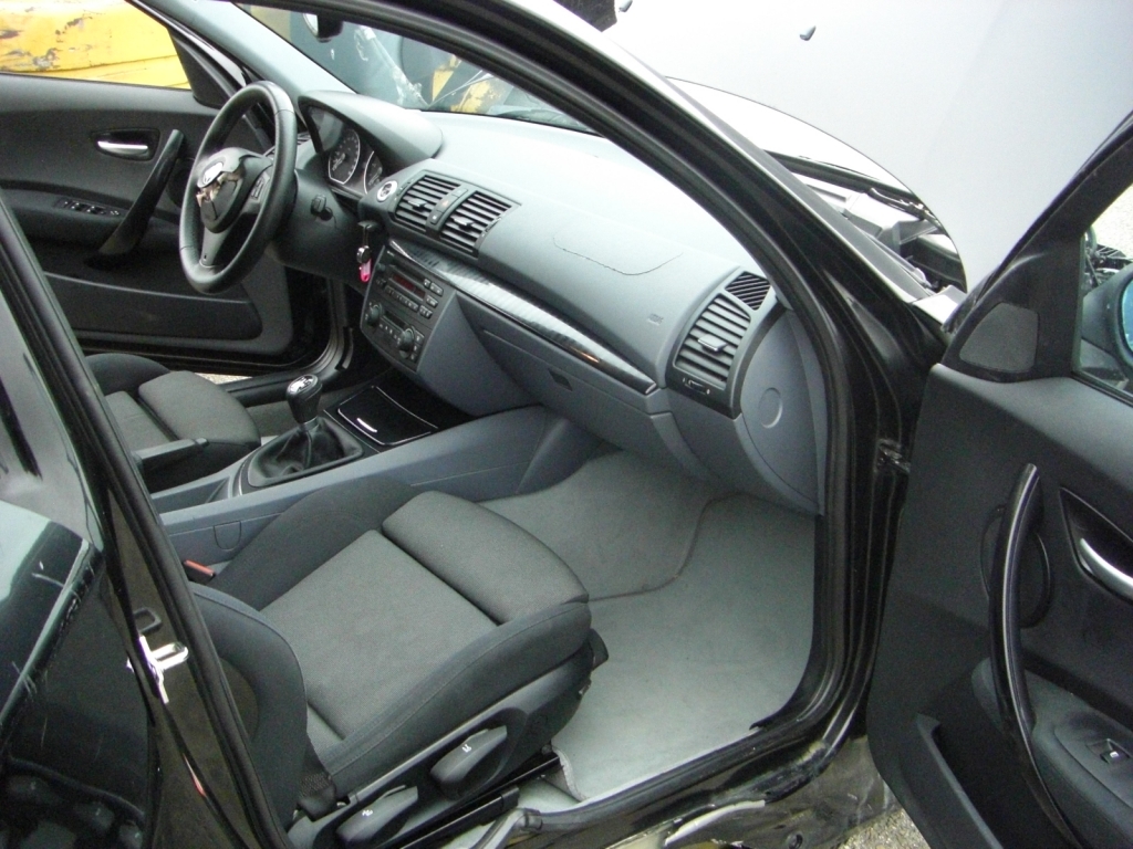 VISTA INTERIOR DERECHO BMW 118 D 2.0 122CV