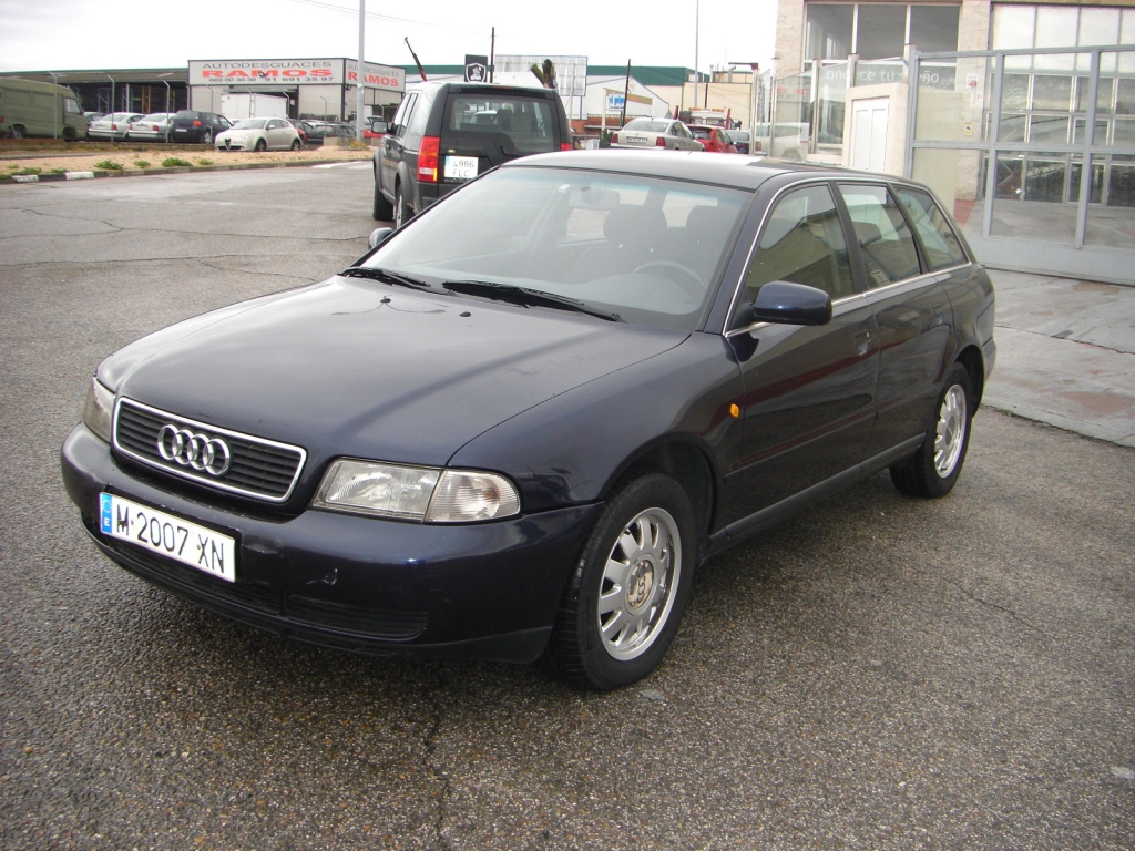 VISTA DELANTERA IZQUIERDA AUDI A-4 AVANT 2.4 GASOLINA 165CV AUTOMATICO