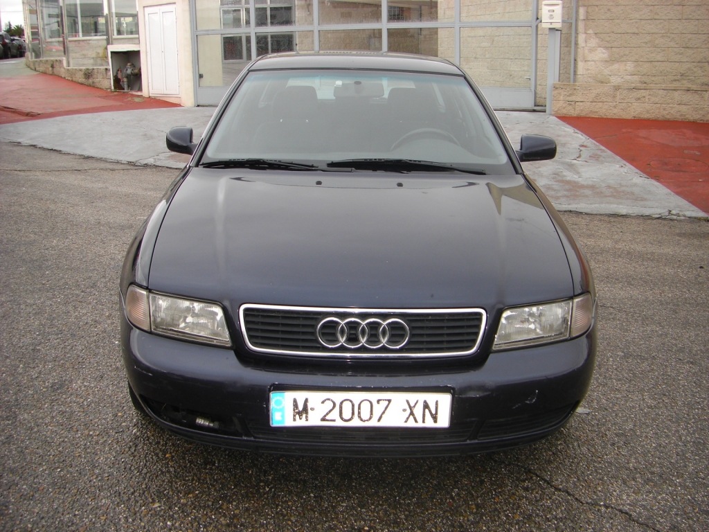 VISTA DELANTERA AUDI A-4 AVANT 2.4 GASOLINA 165CV AUTOMATICO
