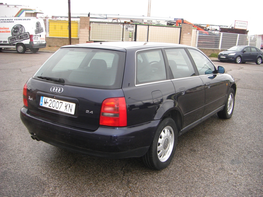 VISTA TRASERA DERECHA AUDI A-4 AVANT 2.4 GASOLINA 165CV AUTOMATICO