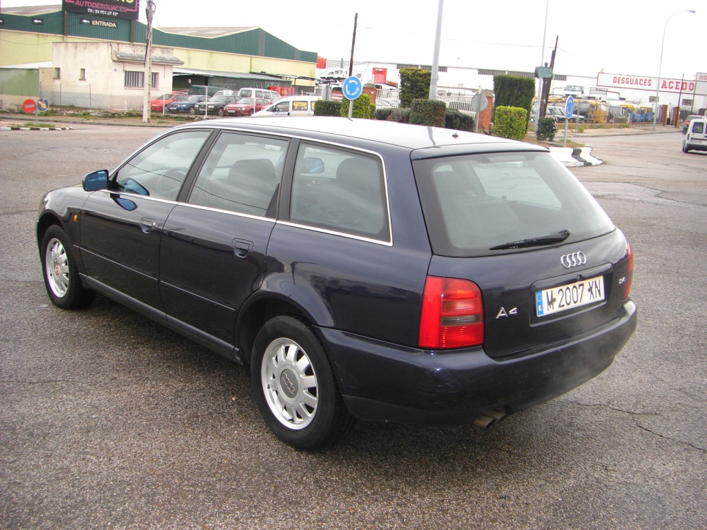 VISTA TRASERA IZQUIERDA AUDI A-4 AVANT 2.4 GASOLINA 165CV AUTOMATICO
