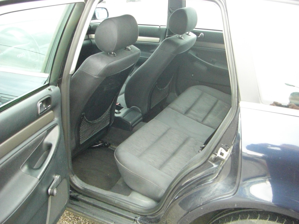 VISTA INTERIOR TRASERO AUDI A-4 AVANT 2.4 GASOLINA 165CV AUTOMATICO