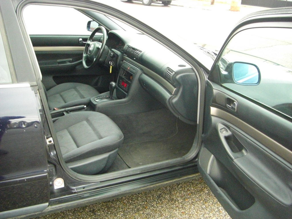 VISTA INTERIOR DERECHO AUDI A-4 AVANT 2.4 GASOLINA 165CV AUTOMATICO
