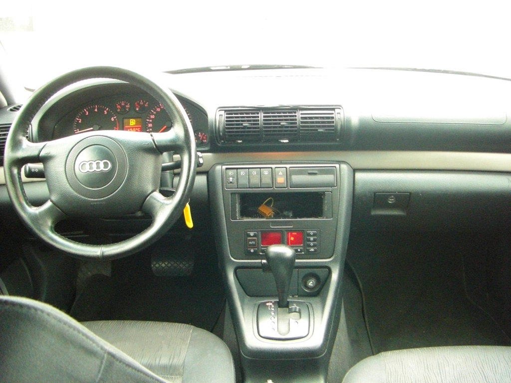 VISTA SALPICADERO AUDI A-4 AVANT 2.4 GASOLINA 165CV AUTOMATICO
