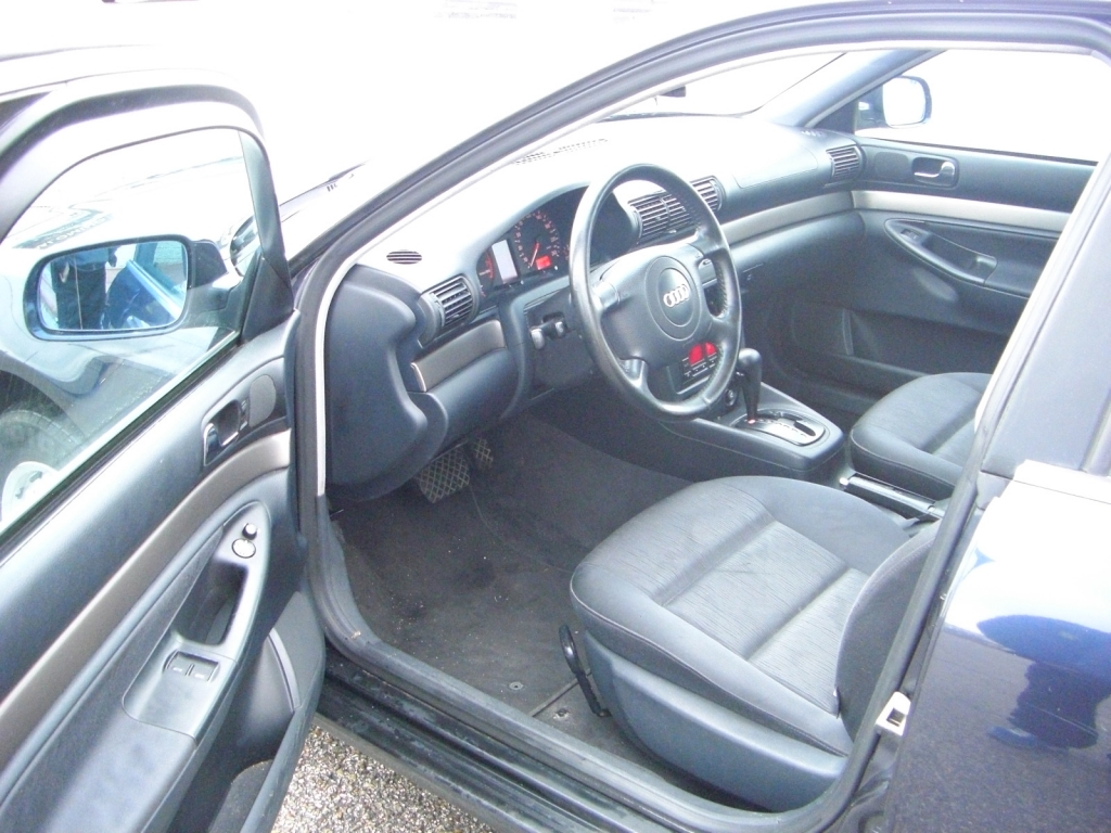 VISTA INTERIOR IZQUIERDO AUDI A-4 AVANT 2.4 GASOLINA 165CV AUTOMATICO