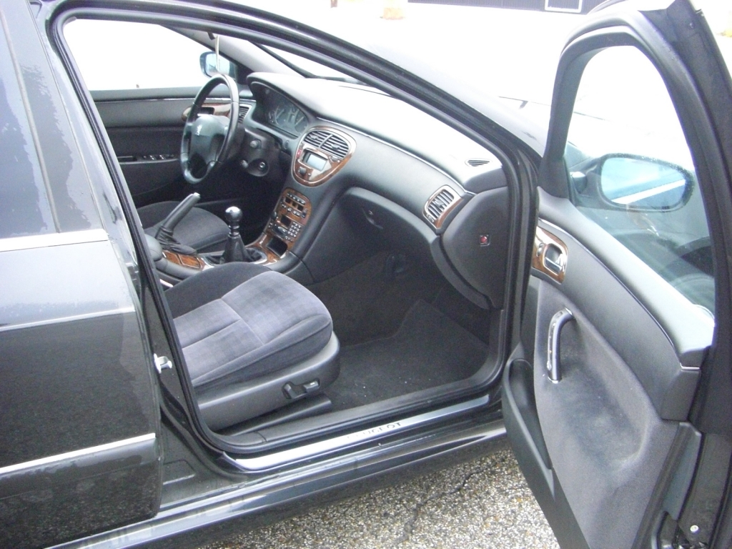 VISTA INTERIOR DERECHO PEUGEOT 607 2.2 HDI 133CV EBANO