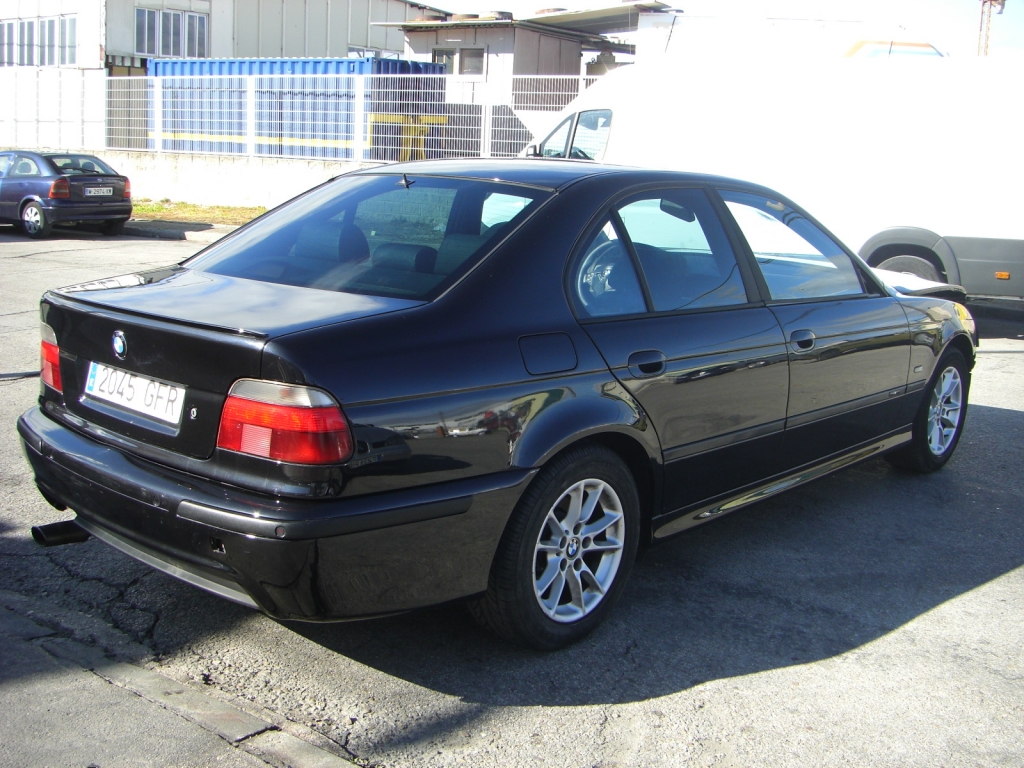 VISTA TRASERA DERECHA BMW 530 D 3.0 183CV