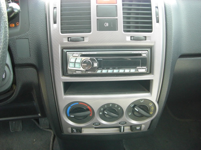 VISTA CD Y A/C VISTA DELANTERA HYNDAI GETZ 1.5 DCI 82CV