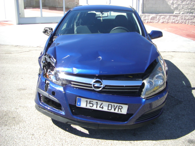 VISTA DELANTERA OPEL ASTRA 1.6 TWINPORT GASOLINA 105CV