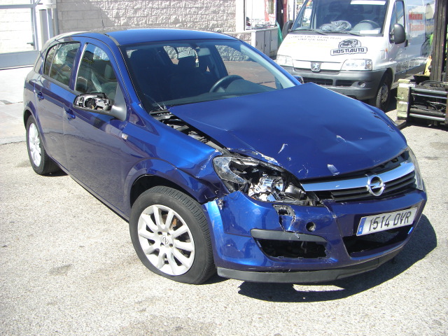 VISTA DELANTERA DERECHA OPEL ASTRA 1.6 TWINPORT GASOLINA 105CV