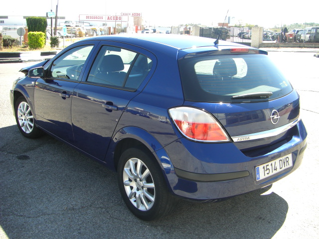 VISTA TRASERA IZQUIERDA OPEL ASTRA 1.6 TWINPORT GASOLINA 105CV