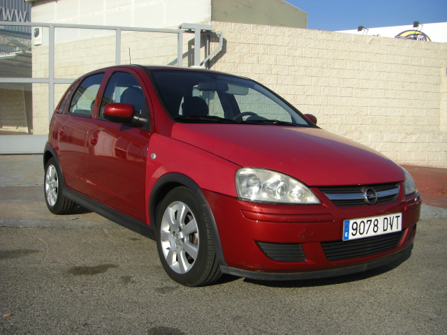 VISTA DELANTERA DERECHA OPEL CORSA 1.3 CDTI 70CV