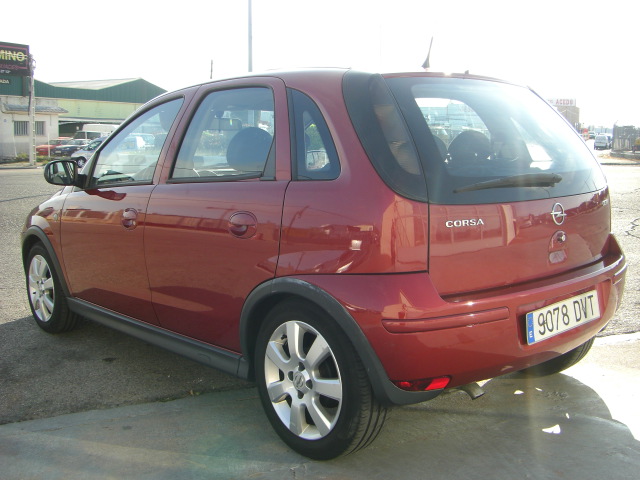 VISTA TRASERA IZQUIERDA OPEL CORSA 1.3 CDTI 70CV