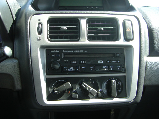 VISTA CD Y A/C MITSUBISHI IO 2.0 GDI 129CV 4X4