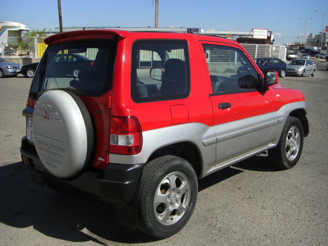 VISTA TRASERA DERECHA MITSUBISHI IO 2.0 GDI 129CV 4X4