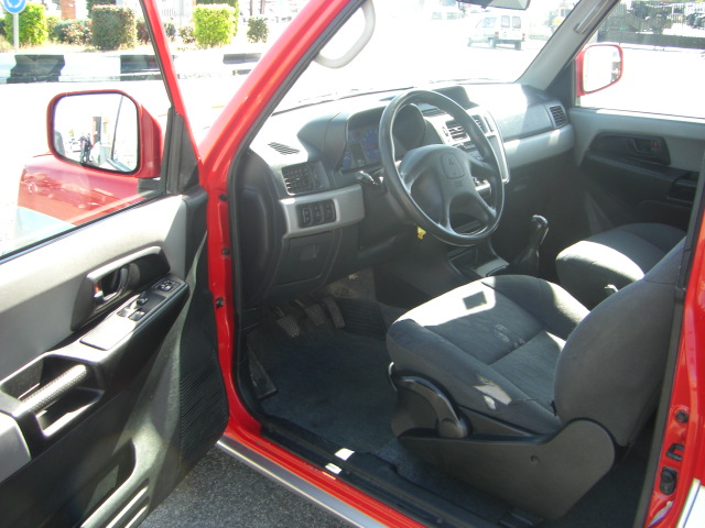 VISTA INTERIOR IZQUIERDO MITSUBISHI IO 2.0 GDI 129CV 4X4