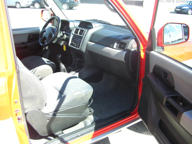 VISTA INTERIOR DERECHO MITSUBISHI IO 2.0 GDI 129CV 4X4