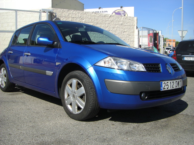 VISTA DELANTERA DERECHA RENAULT MEGANE 1.9 DCI 120CV