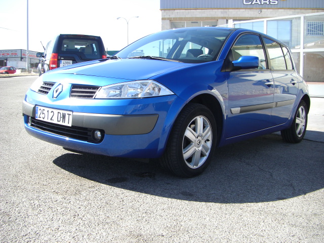VISTA DELANTERA IZQUIERDA RENAULT MEGANE 1.9 DCI 120CV