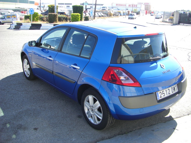 VISTA TRASERA IZQUIERDA RENAULT MEGANE 1.9 DCI 120CV