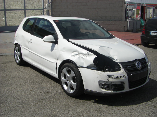 VISTA DELANTERA DERECHA VOLKSWAGEN GOLF GT 1.4 TSI 170CV