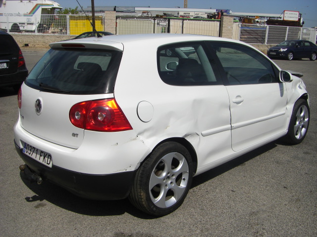 VISTA TRASERA DERECHA VOLKSWAGEN GOLF GT 1.4 TSI 170CV