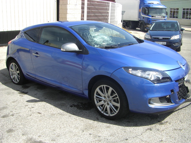 VISTA DELANTERA DERECHA RENAULT MEGANE 1.6 GT LINE 110CV 