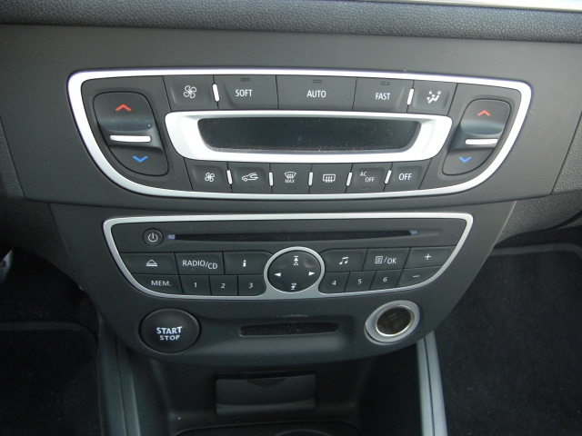 VISTA CD Y CLIMA RENAULT MEGANE 1.6 GT LINE 110CV 