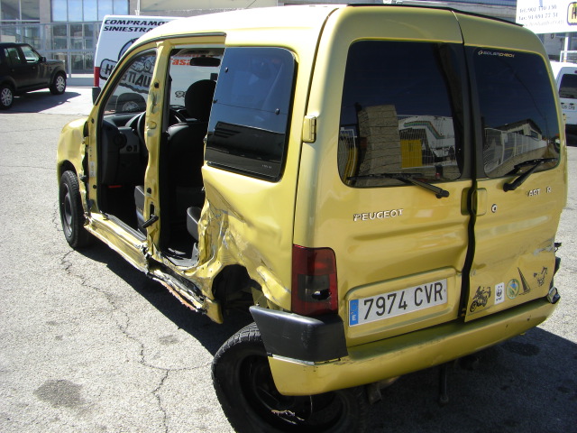 VISTA TRASERA IZQUIERDA PEUGEOT PARTNER COMBI PLUS 2.0 90CV