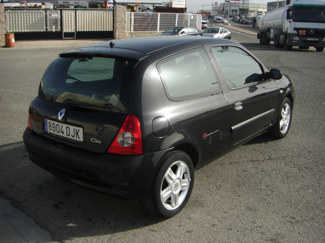 VISTA TRASERA DERECHA RENAULT CLIO COMMUNITY 1.5 DCI 80CV