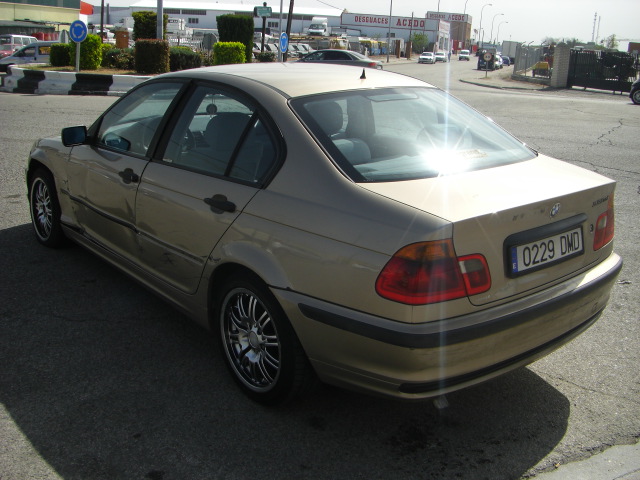 VISTA TRASERA IZQUIERDA BMW E-46  320 D 136CV