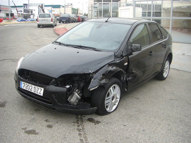 VISTA DELANTERA IZQUIERDA FORD FOCUS GHIA 1.8 TDCI 115CV 