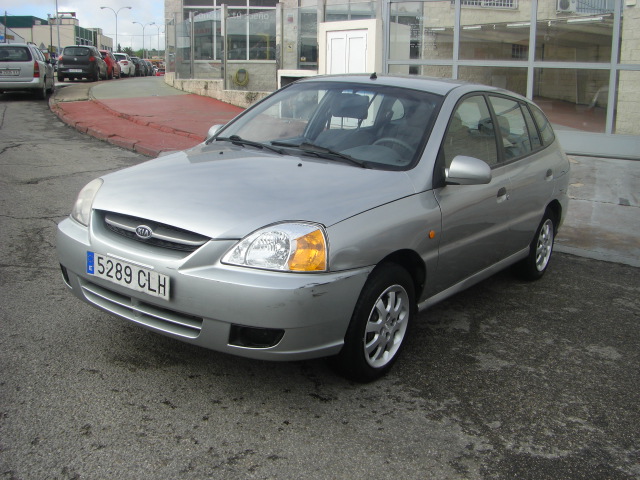 VISTA DELANTERA IZQUIERDA KIA RIO 1.6 I-S 100CV FAMILIAR