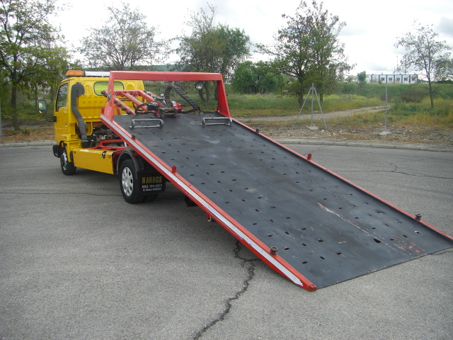 VISTA TRASERA IZQUIERDA CON PLATAFORMA DESPLEGADA NISSAN CABSTAR E 3.0 D 125CV CAMION PORTACOCHES