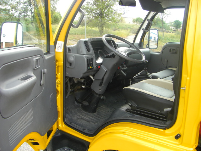 VISTA INTERIOR IZQUIERDO NISSAN CABSTAR E 3.0 D 125CV CAMION PORTACOCHES