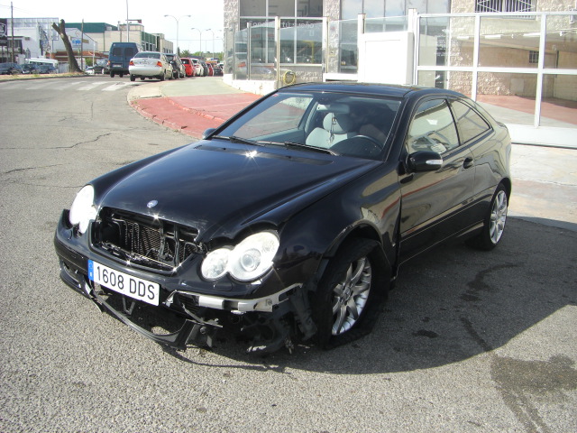VISTA DELANTERA IZQUIERDA MERCEDES BENZ C-230 KOMPRESOR 1.8 GASOLINA 192CV