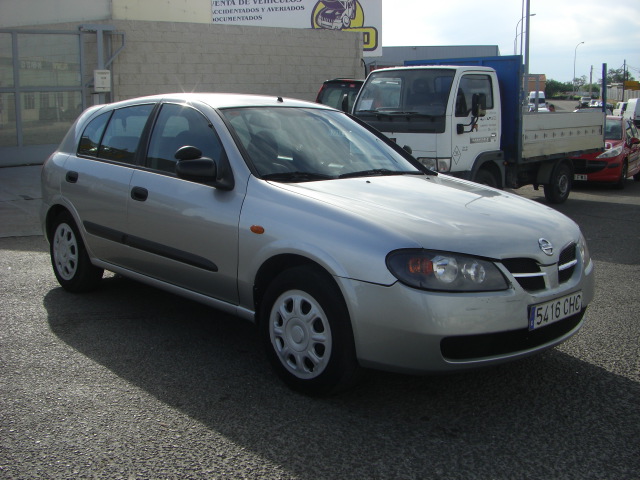 VISTA DELANTERA DERECHA NISSAN ALMERA 2.2 D 110CV