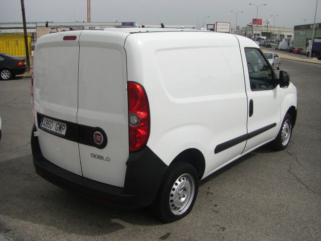 VISTA TRASERA DERECHA FIAT DOBLO CARGO 1.3 MULTIJET 90CV