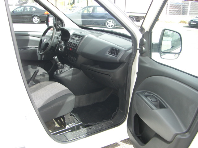 VISTA INTERIOR DERECHO FIAT DOBLO CARGO 1.3 MULTIJET 90CV
