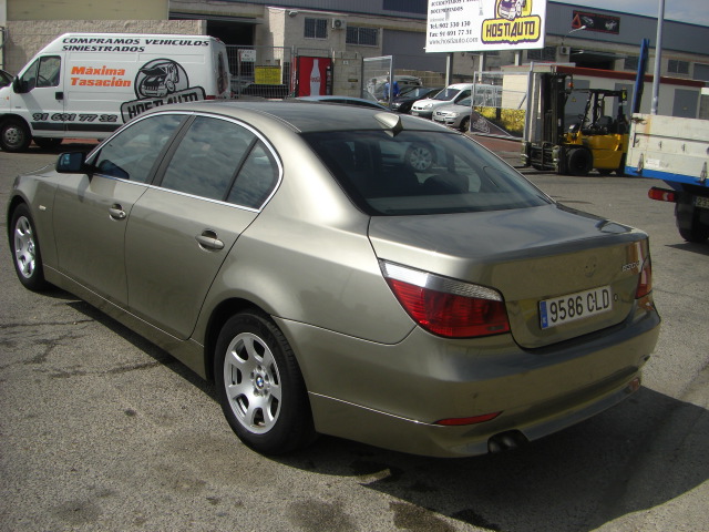 VISTA TRASERA IZQUIERDA BMW 530D 3.0 217CV