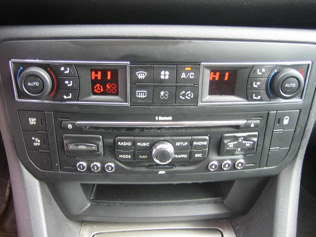 VISTA CD Y CLIMA CITROEN C-5 2.0 HDI SPORT 140CV