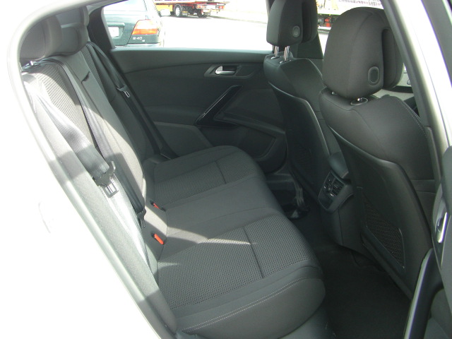 VISTA INTERIOR TRASERO 2 PEUGEOT 508 BLINE 1.6 HDI 111CV AUTOMATICO