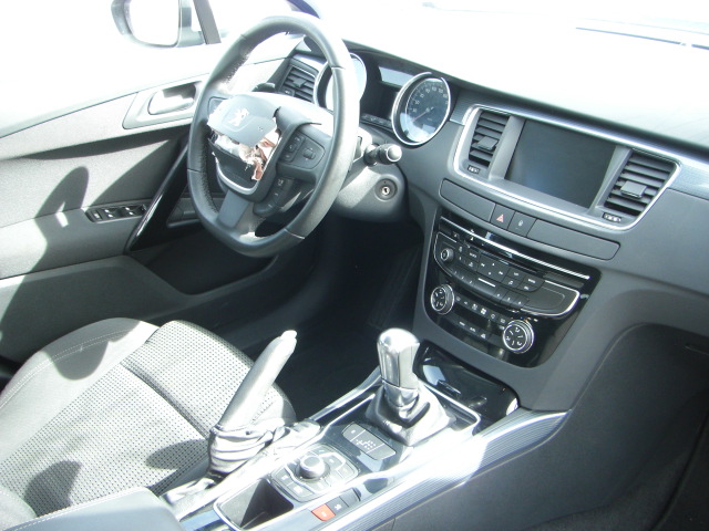 VISTA INTERIOR IZQUIERDO VISTA SALPICADERO PEUGEOT 508 BLINE 1.6 HDI 111CV AUTOMATICO