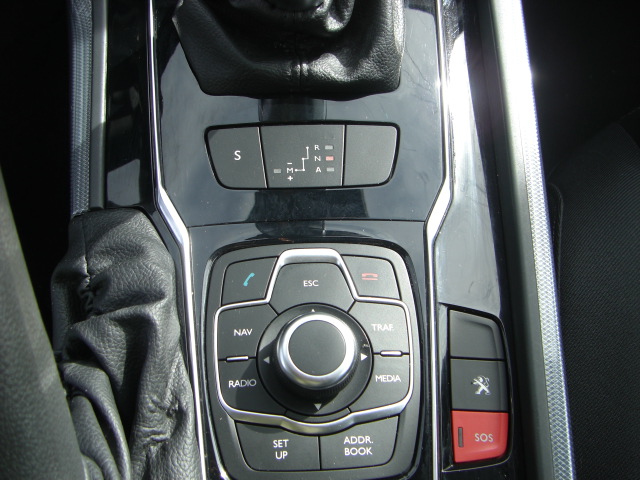 VISTA CAMBIO AUTOMATICO Y MANDOS NAVI PEUGEOT 508 BLINE 1.6 HDI 111CV AUTOMATICO