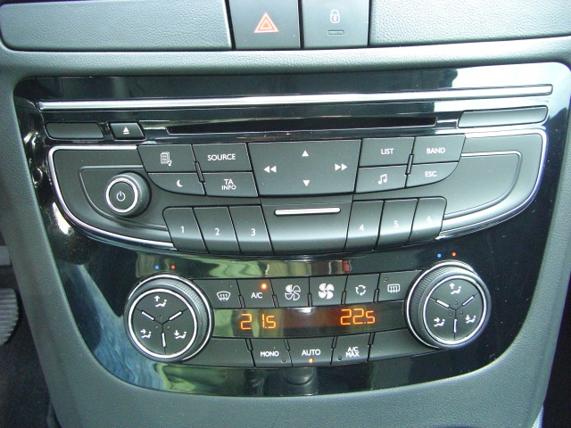 VISTA CD Y CLIMA BI ZONA VISTA SALPICADERO PEUGEOT 508 BLINE 1.6 HDI 111CV AUTOMATICO