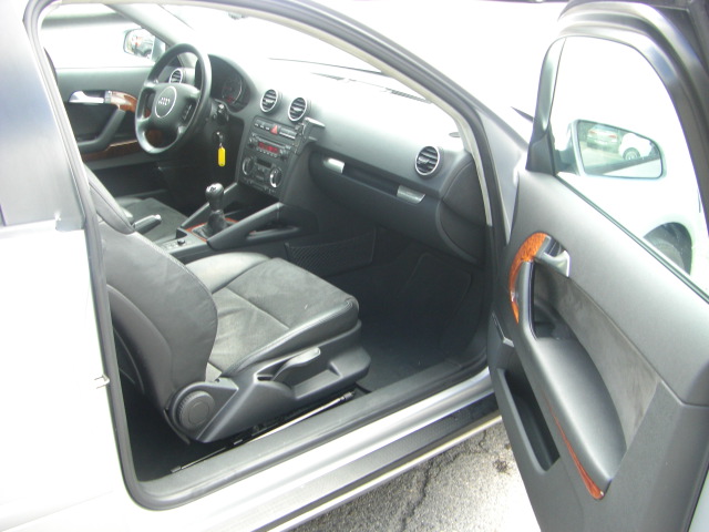 VISTA INTERIOR DERECHO AUDI A-3 2.0 TDI 140CV