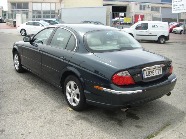 VISTA TRASERA IZQUIERDA JAGUAR STYPE 3.0 GASOLINA 238CV AUTOMATICO