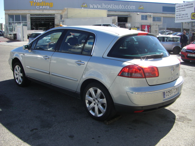VISTA TRASERA IZQUIERDA RENAULT VELSATIS 3.0 CDTI 177CV AUTOMATICO